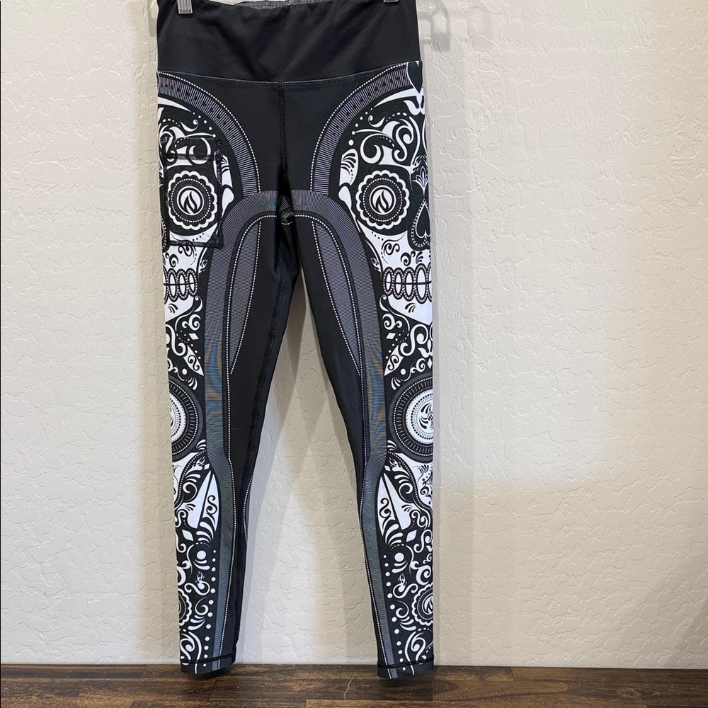 Women’s Size 2 Ink N Burn Leggings